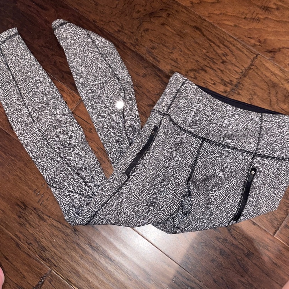 Size 4 white and black Lululemon leggings
